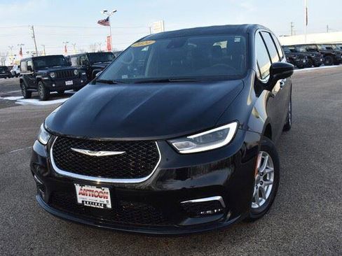 Used 2024 Chrysler Pacifica Touring-L FWD image 12