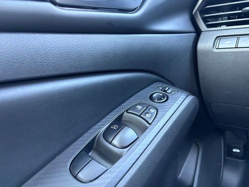 Used 2025 Nissan Altima 2.5 SV image 11