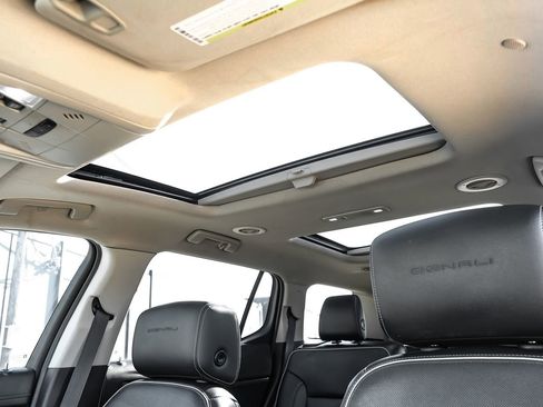 Used 2019 GMC Acadia Denali w/ Technology Package image 6