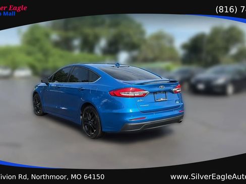Used 2019 Ford Fusion SE w/ Equipment Group 151A FWD image 3