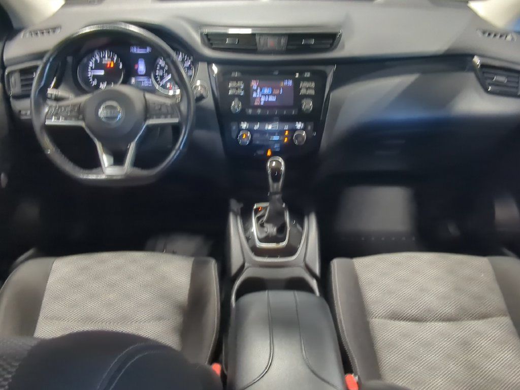Used 2017 Nissan Rogue Sport SV w/ SV All-Weather Package AWD/4WD image 17