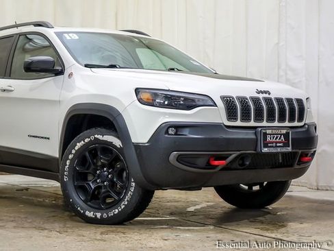 Used 2019 Jeep Cherokee Trailhawk AWD/4WD image 2