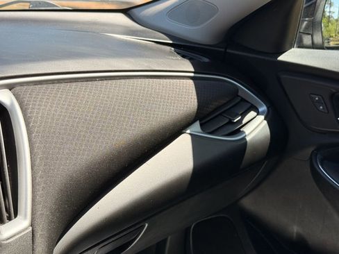 Used 2022 Chevrolet Malibu LT FWD image 17