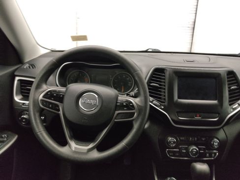 Used 2019 Jeep Cherokee Latitude w/ Popular Appearance Group AWD/4WD image 22