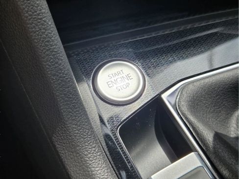 New 2026 Volkswagen Taos SE FWD image 21
