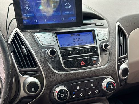 Used 2011 Hyundai Tucson 2WD image 25
