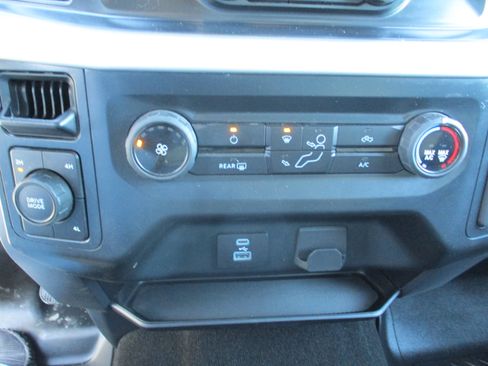 Used 2022 Ford F150 XLT image 38