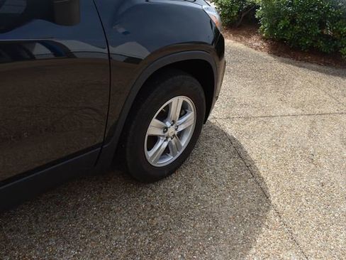 Used 2022 Chevrolet Trax LT w/ LT Convenience Package AWD/4WD image 12