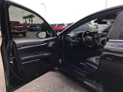 Used 2022 Toyota Camry SE image 10
