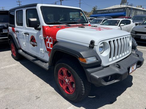 Used 2018 Jeep Wrangler Unlimited Sport S AWD/4WD image 6