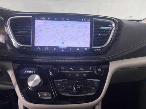 Used 2021 Chrysler Pacifica Limited w/ Premium & Safety Sphere Group image 27