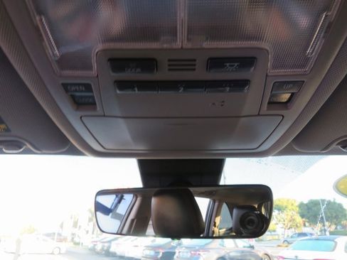 Used 2019 Toyota Highlander SE image 33