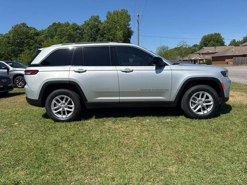 Used 2025 Jeep Grand Cherokee Laredo X w/ Luxury Tech Group I RWD image 7