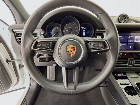 Used 2025 Porsche Macan image 16