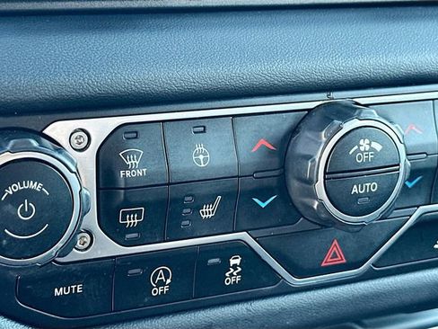 Used 2024 Jeep Wrangler Sahara image 19