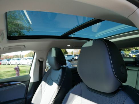 New 2026 Volkswagen Tiguan SE image 9