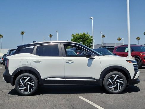 New 2026 Nissan Kicks SV w/ Charging Package FWD image 20