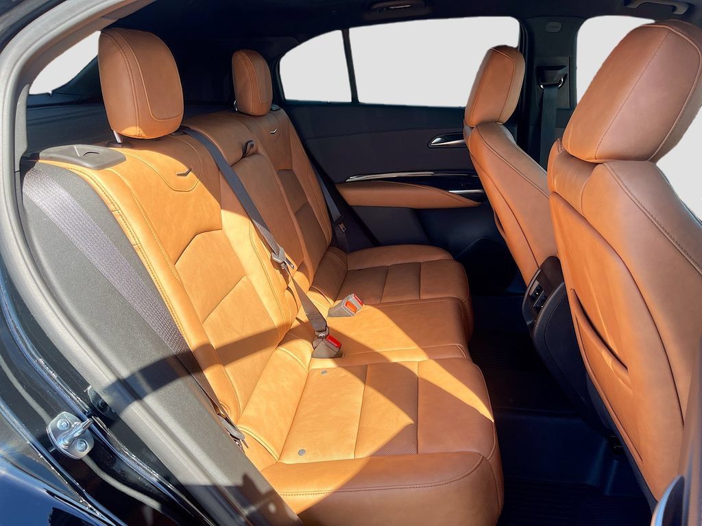 Used 2025 Cadillac XT4 Sport FWD image 27