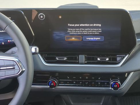 New 2026 Chevrolet Equinox LT w/ Convenience Package II AWD/4WD image 16