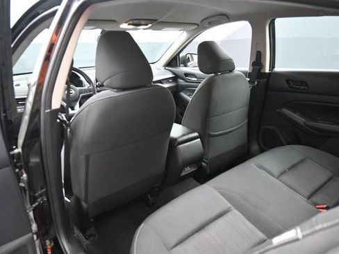 Used 2025 Nissan Altima 2.5 SV FWD image 12