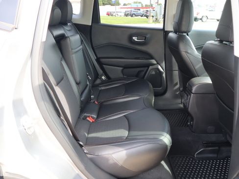 Used 2020 Jeep Compass Latitude w/ Cold Weather Group AWD/4WD image 11