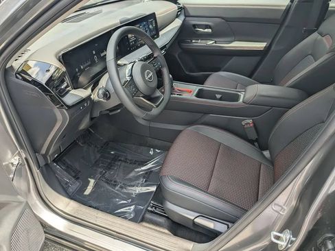 Certified 2026 Nissan Kicks SR FWD image 9