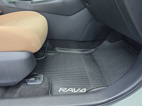 Used 2020 Toyota RAV4 XLE w/ Convenience Package AWD/4WD image 17