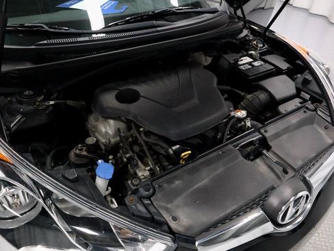 Used 2017 Hyundai Veloster Value Edition image 16