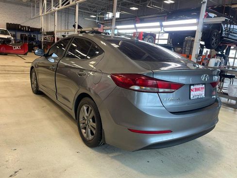 Used 2017 Hyundai Elantra SE FWD image 4