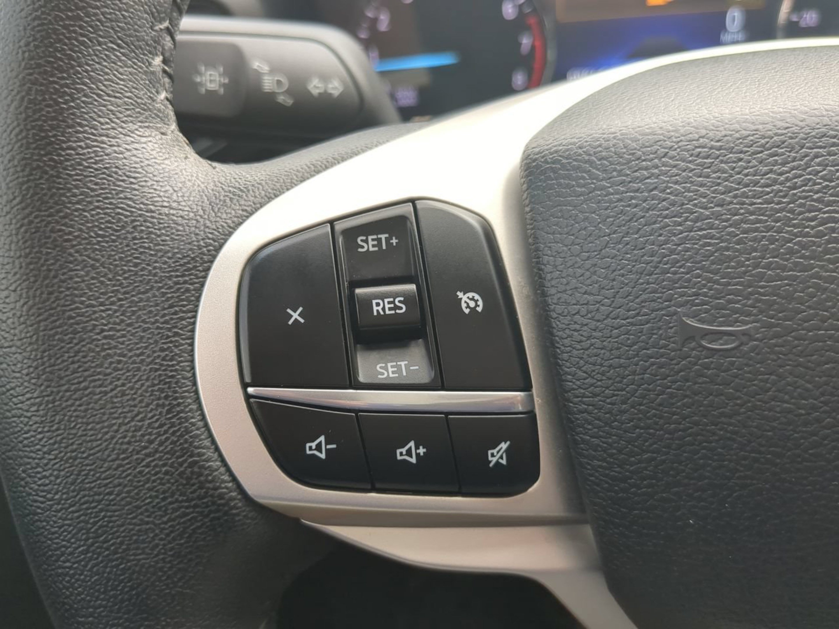 Used 2023 Ford Explorer XLT RWD image 31