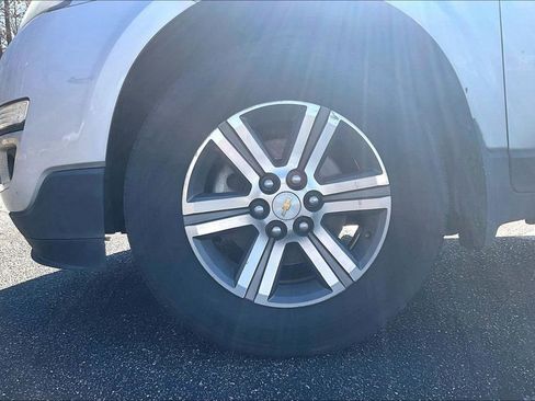 Used 2017 Chevrolet Traverse LT image 4