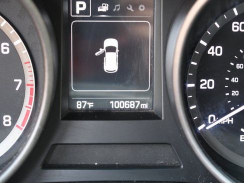 Used 2017 Hyundai Santa Fe Sport FWD image 32