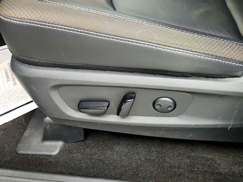 Used 2025 Nissan Pathfinder SL AWD/4WD image 11