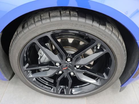 Used 2019 Chevrolet Corvette Stingray Coupe w/ Carbon Flash Badge Package RWD image 3