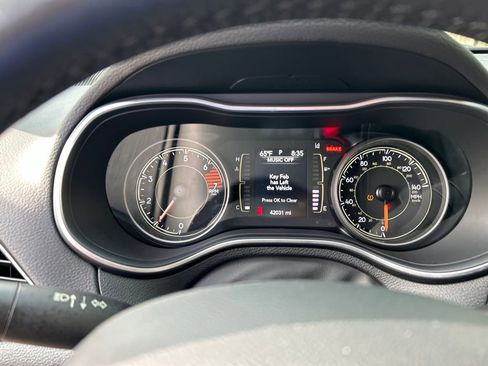 Used 2021 Jeep Cherokee Latitude Plus AWD/4WD image 19