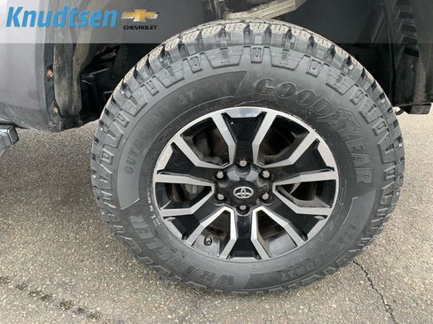 Used 2020 Toyota Tacoma TRD Sport image 9