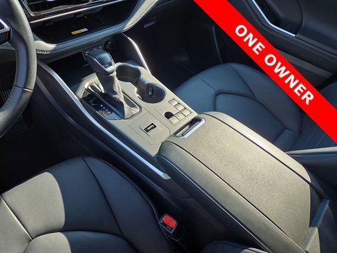 Certified 2024 Toyota Highlander XLE image 25