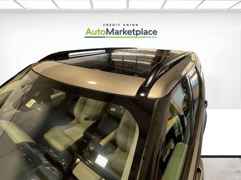 Used 2017 Land Rover Discovery First Edition image 19