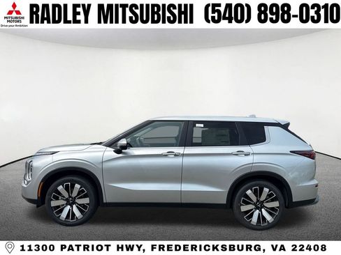 New 2026 Mitsubishi Outlander SE image 2