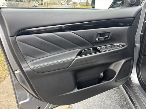Used 2018 Mitsubishi Outlander SEL image 6