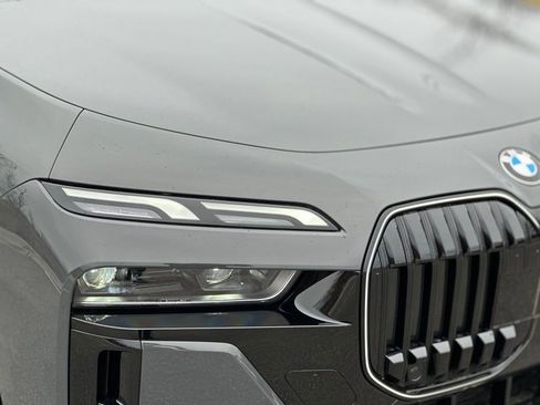 Used 2025 BMW 760i xDrive image 2