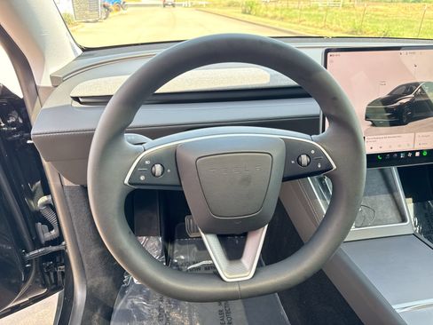 Used 2026 Tesla Model Y Long Range RWD image 14