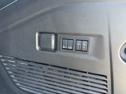 Used 2026 GMC Yukon XL Denali w/ Sun & Power Step Package AWD/4WD image 8