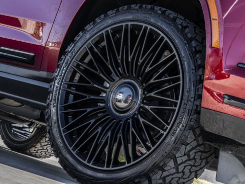 Used 2025 Cadillac Escalade Sport Platinum image 8