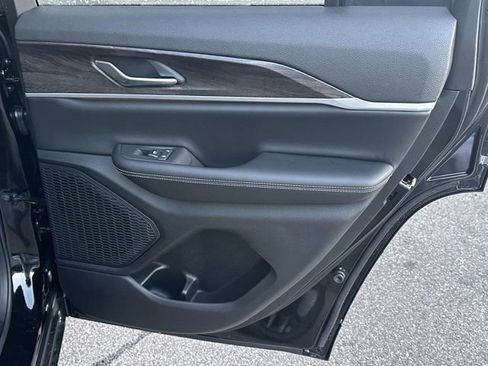 New 2025 Jeep Grand Cherokee Limited image 18