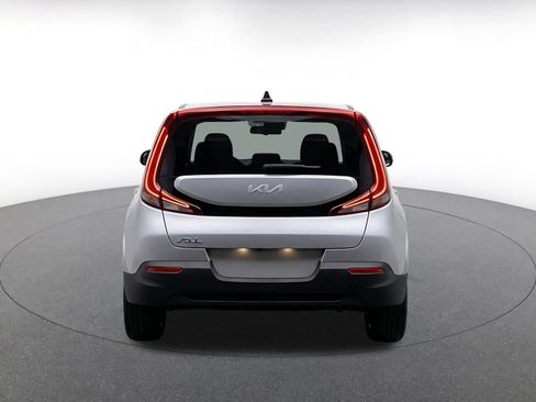 Used 2025 Kia Soul LX w/ LX Technology Package FWD image 8