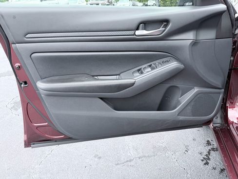 Used 2025 Nissan Altima 2.5 SV FWD image 29