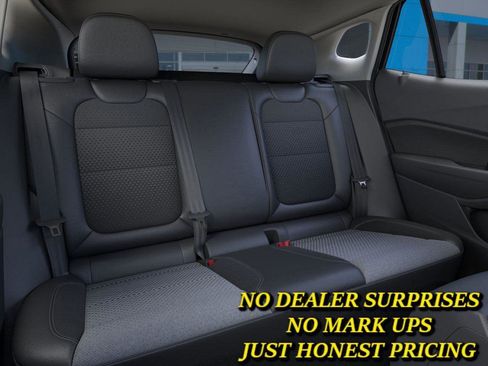 New 2026 Chevrolet Trax LT w/ Sunroof Package FWD image 17