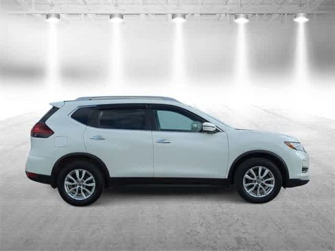 Used 2020 Nissan Rogue SV image 9