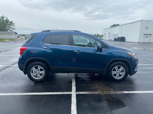 Used 2020 Chevrolet Trax LT w/ LT Convenience Package FWD image 8